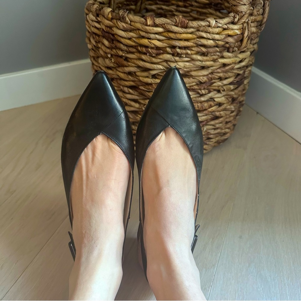 Napoleoni flat sling back leather sandals. Size 38